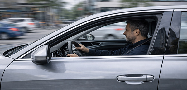 Gleichmäßige Autofahrt im Stadtverkehr als Beispiel für komfortorientierte CVT-Getriebe