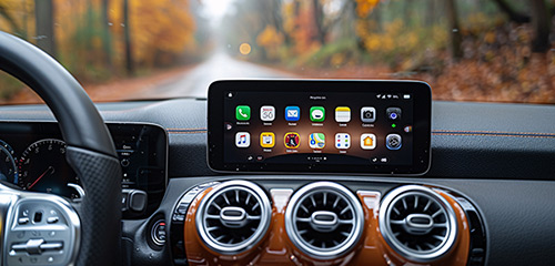 Apple CarPlay, Android Auto oder eingebautes Navigationssystem? Finden Sie heraus, was besser für Sie ist!