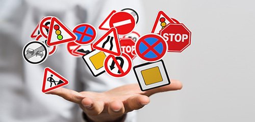 Verkehrsregeln und Straßensicherheit im Ausland